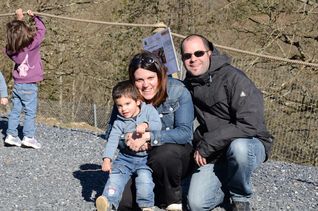 Quentin pose avec son papa et sa maman!