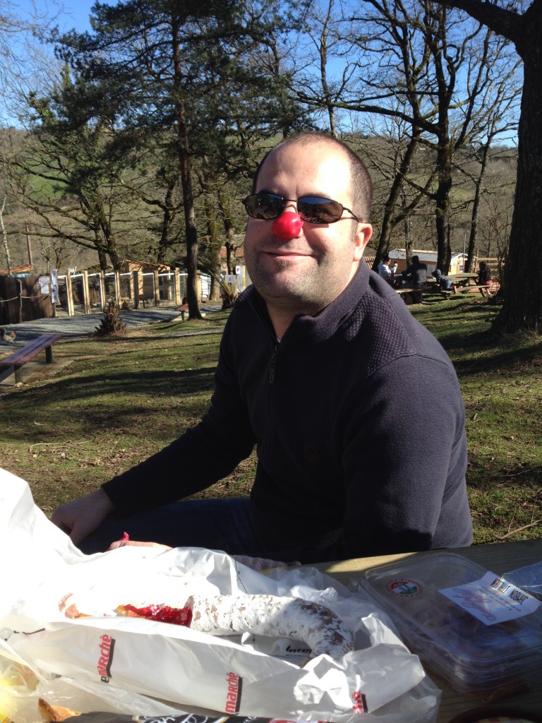 Papa fait le fou fou au pique-nique!!!